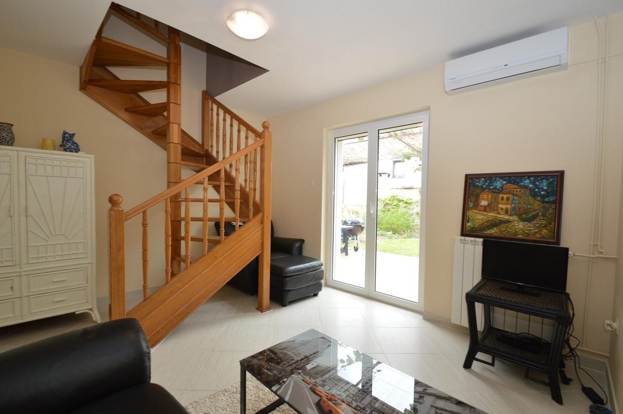 Apartment With Garden - Ana 1 Mali Lošinj Exterior foto
