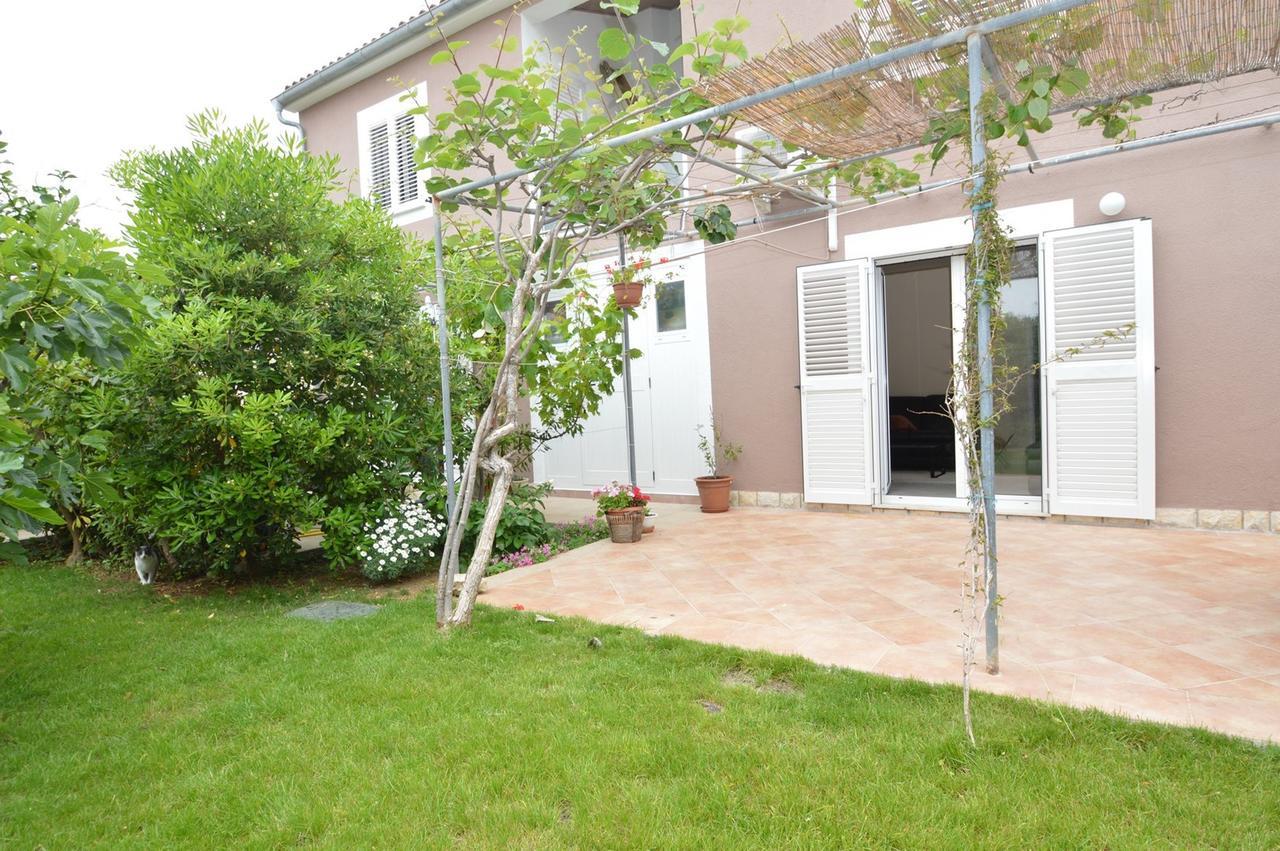 Apartment With Garden - Ana 1 Mali Lošinj Exterior foto