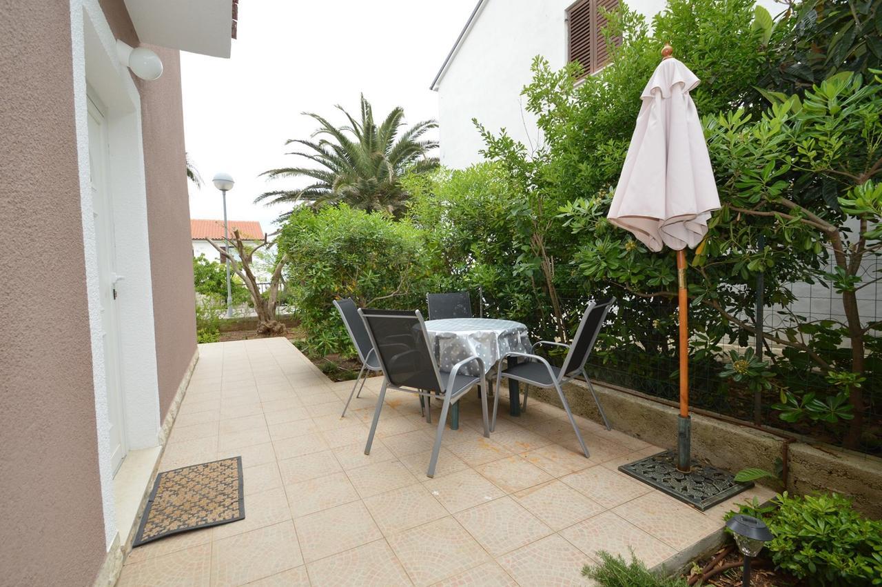 Apartment With Garden - Ana 1 Mali Lošinj Exterior foto