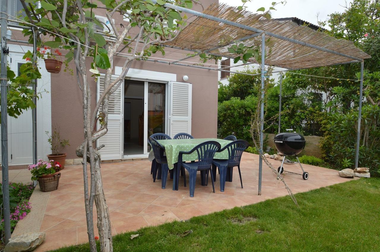 Apartment With Garden - Ana 1 Mali Lošinj Exterior foto